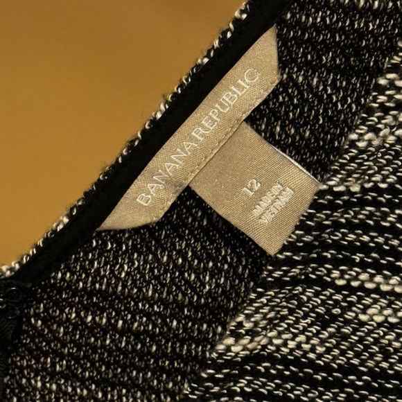 Banana Republic sleeveless tweed dress - Picture 7 of 7